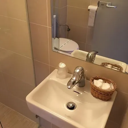 City 皮耶什佳尼